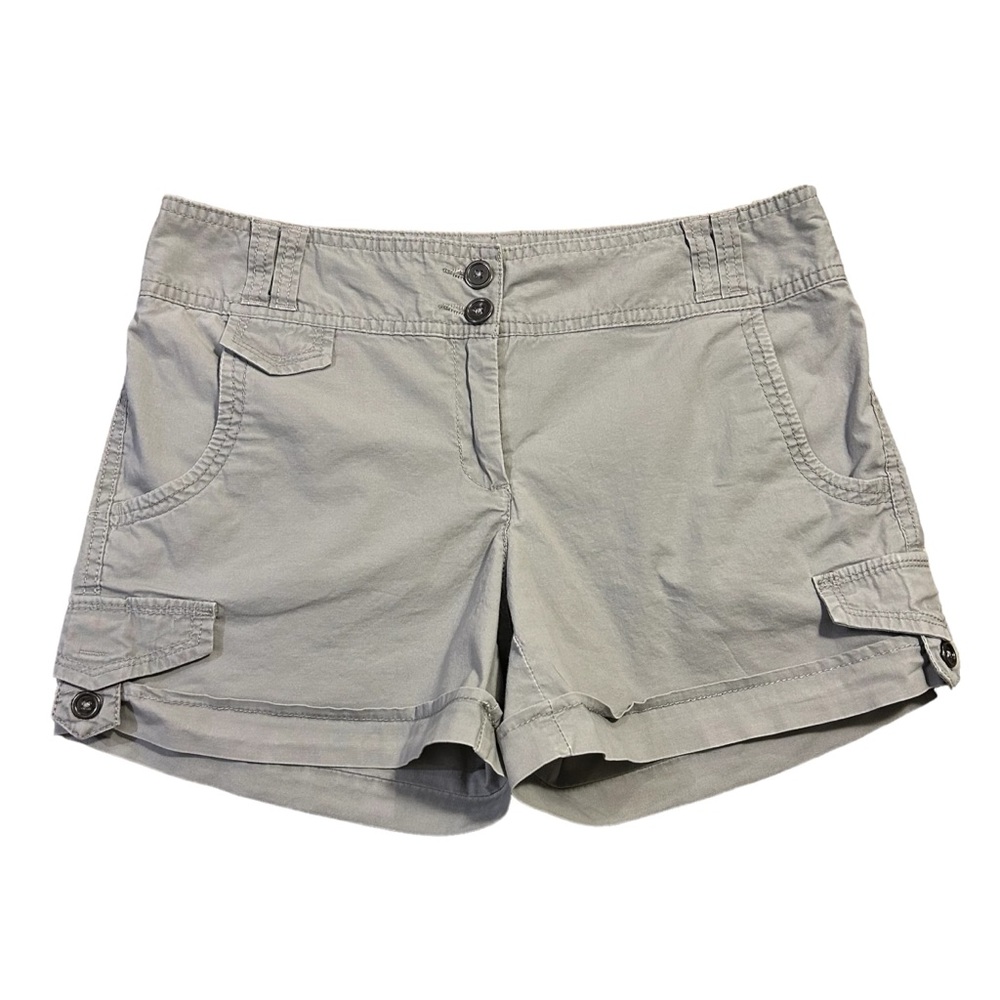 Dalia Collection mid rise grey shorts